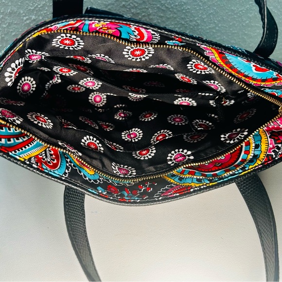 Vera Bradley multifunctional handbag, tote bag or travel bag. - Picture 2 of 4